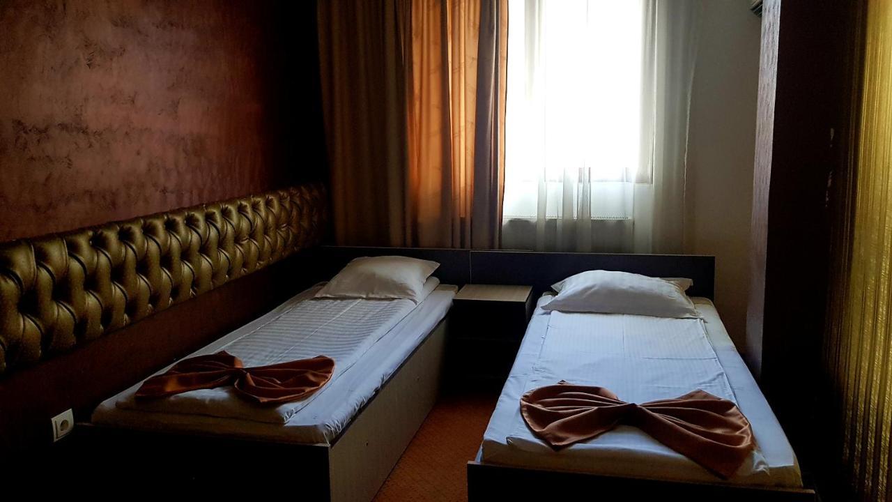 Asia Hotel Târgu Jiu Buitenkant foto