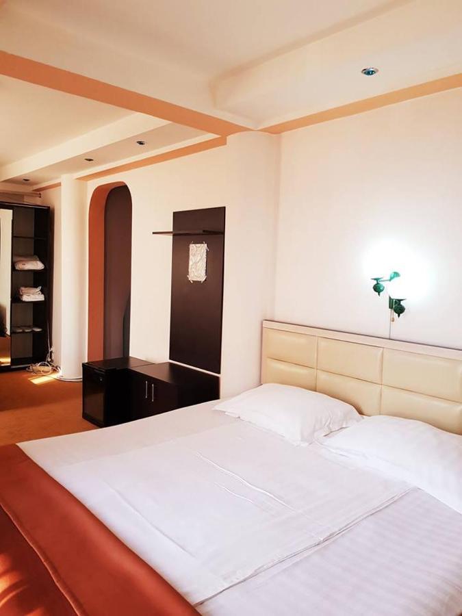 Asia Hotel Târgu Jiu Buitenkant foto