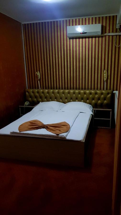 Asia Hotel Târgu Jiu Buitenkant foto