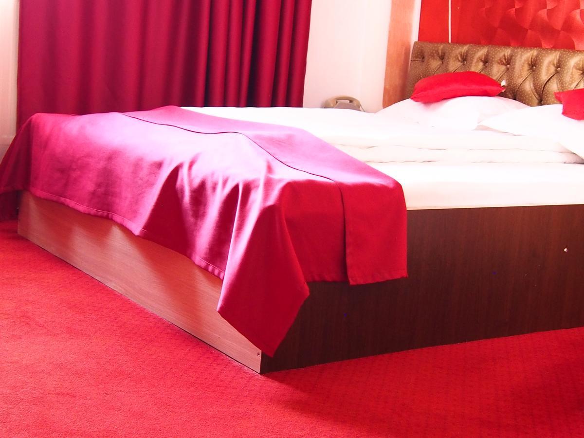 Asia Hotel Târgu Jiu Buitenkant foto