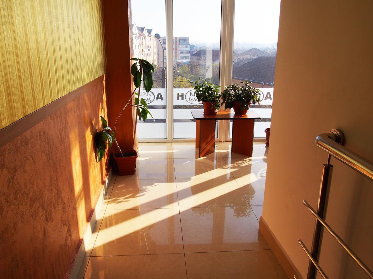 Asia Hotel Târgu Jiu Buitenkant foto
