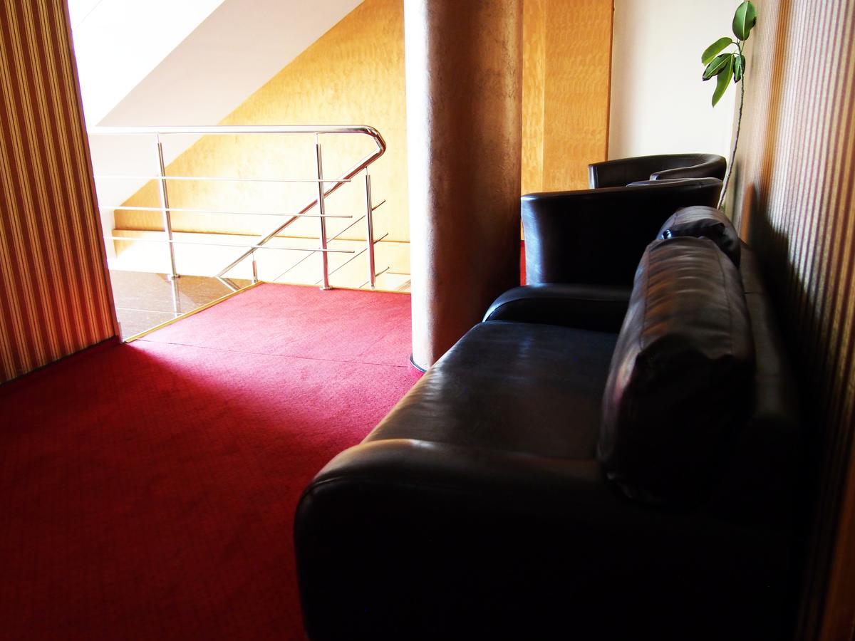Asia Hotel Târgu Jiu Buitenkant foto