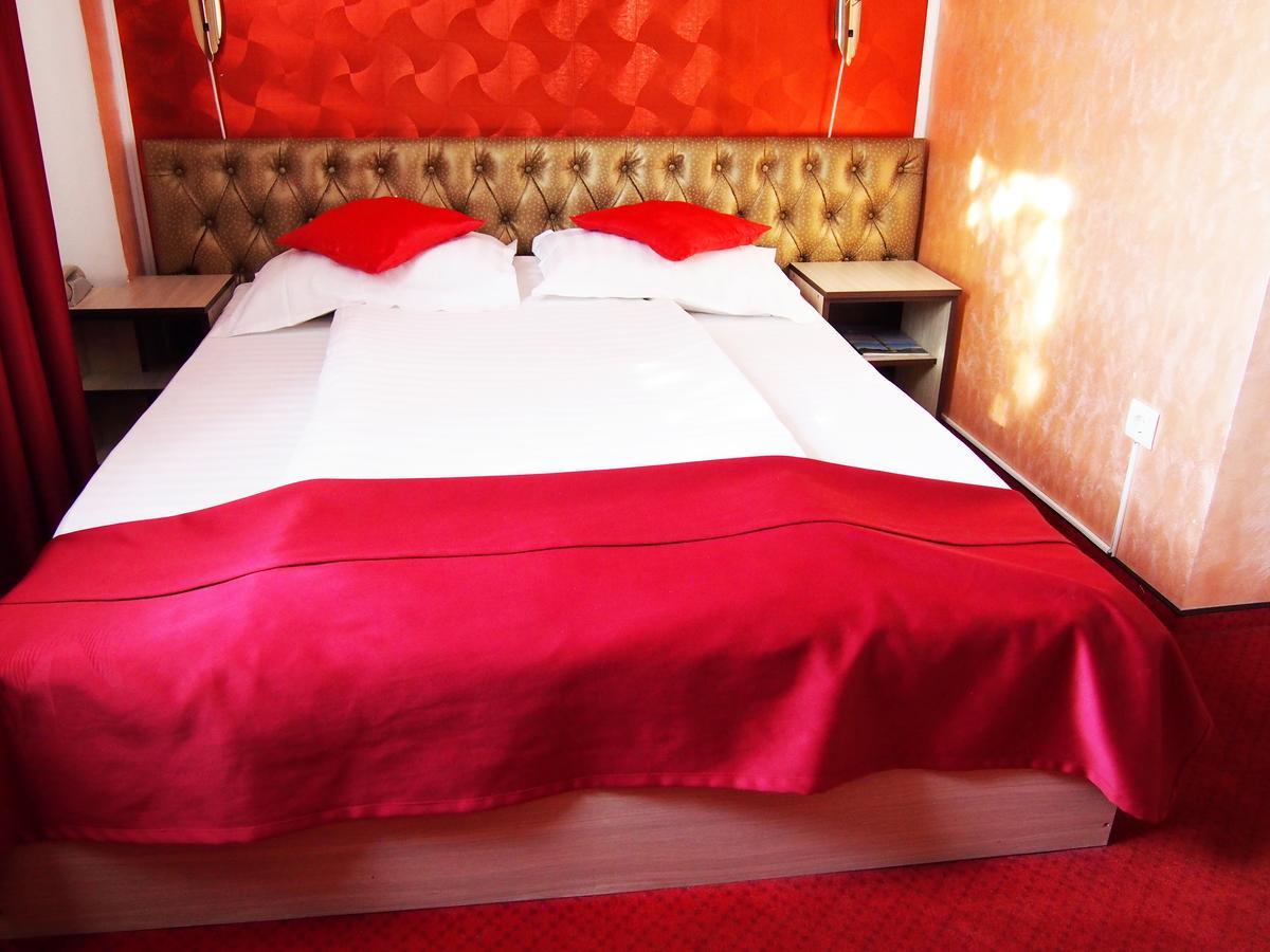 Asia Hotel Târgu Jiu Buitenkant foto