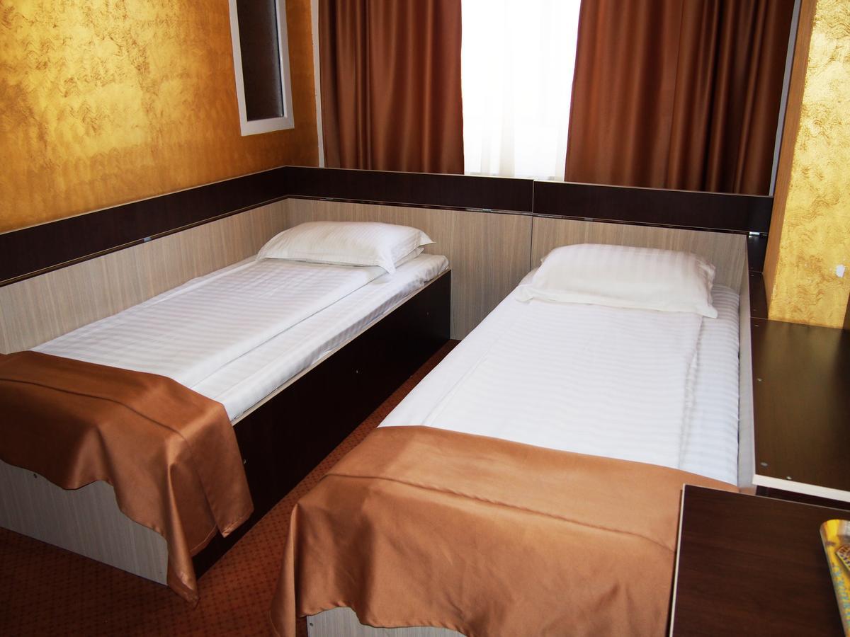 Asia Hotel Târgu Jiu Buitenkant foto